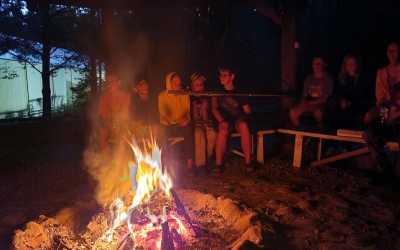 Obóz młodzieżowy, Piecki – kolonia z językiem angielskim Mazurskie Chaty, 10 dni 10-14 lat